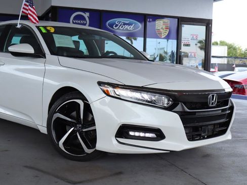 Used 2019 Honda Accord Sport image 2