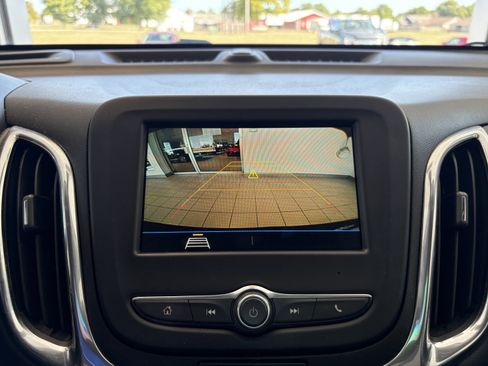 Used 2019 Chevrolet Equinox LT w/ Driver Convenience Package image 16