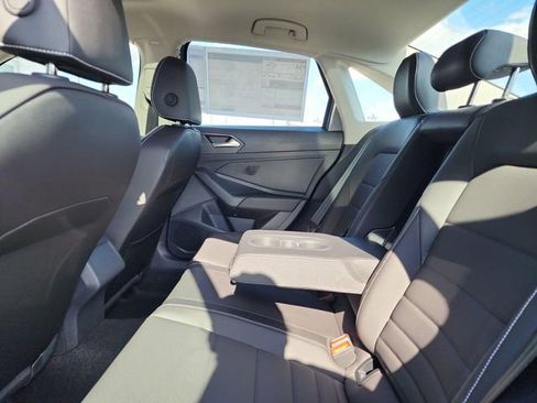 New 2024 Volkswagen Jetta SE image 9