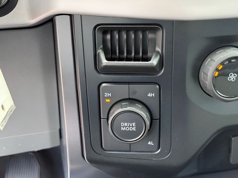 Used 2023 Ford F150 XLT AWD/4WD image 18