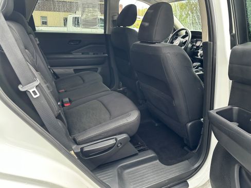 Used 2023 Nissan Pathfinder SV AWD/4WD image 11