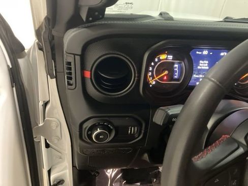 Used 2024 Jeep Wrangler Rubicon w/ Technology Group image 14