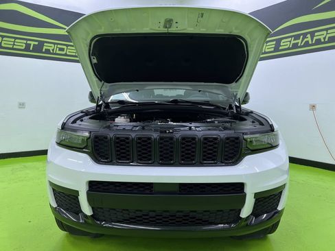 Used 2024 Jeep Grand Cherokee L Laredo AWD/4WD image 4