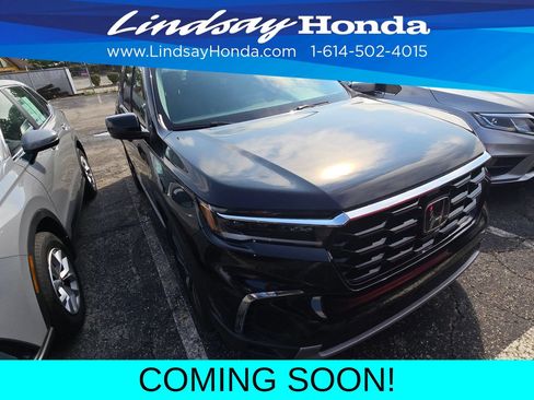 Used 2025 Honda Pilot Touring image 2