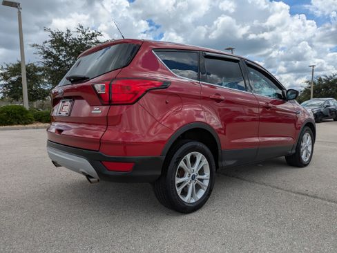 Used 2019 Ford Escape SE FWD image 4