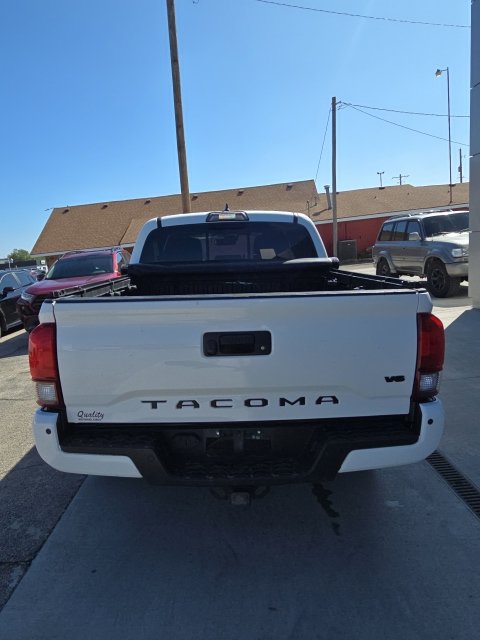 Used 2019 Toyota Tacoma TRD Sport AWD/4WD image 7