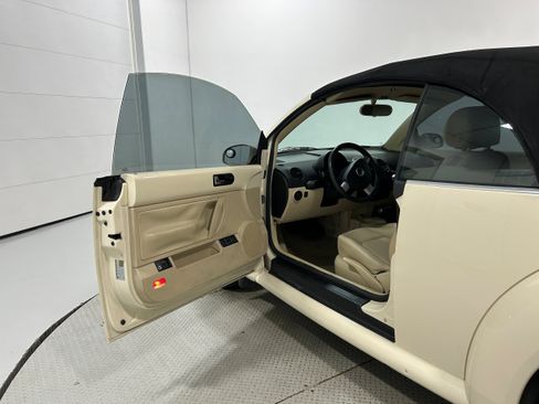 Used 2004 Volkswagen Beetle GLS FWD image 18
