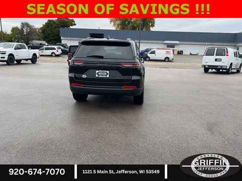 New 2025 Jeep Grand Cherokee Limited w/ Luxury Tech Group II image 13