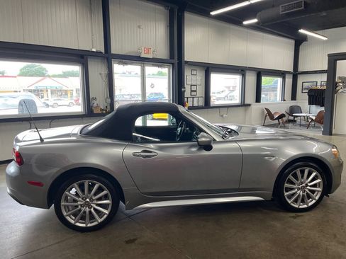 Used 2017 FIAT 124 Spider Lusso RWD image 23