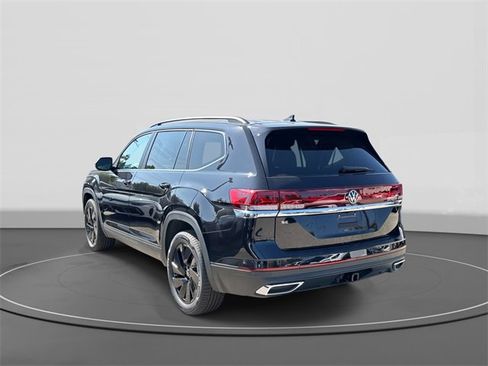 New 2026 Volkswagen Atlas SE image 3