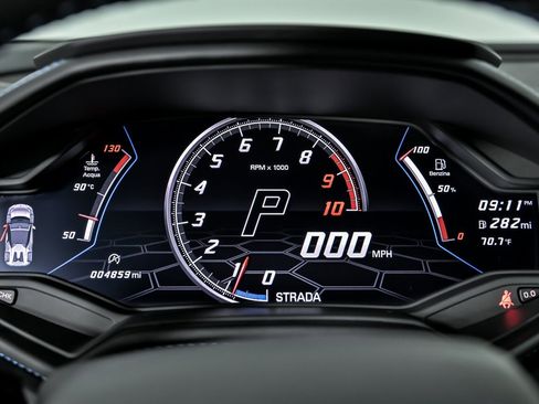 Used 2020 Lamborghini Huracan EVO image 33