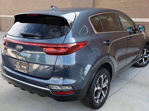 Used 2022 Kia Sportage LX image 8