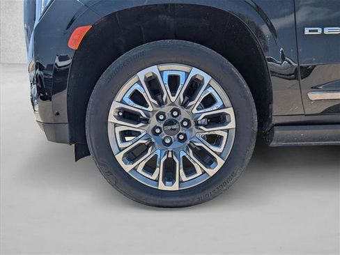 Used 2024 GMC Yukon Denali Ultimate AWD/4WD image 18