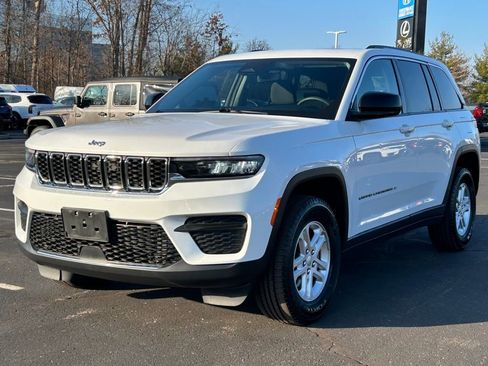 Certified 2023 Jeep Grand Cherokee Laredo w/ Luxury Tech Group I image 3