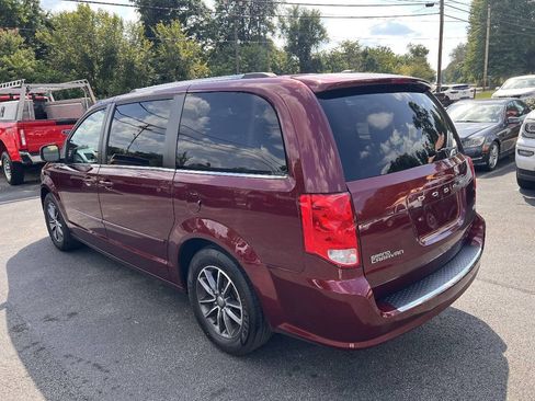 Used 2017 Dodge Grand Caravan SXT w/ Driver Convenience Group FWD image 6