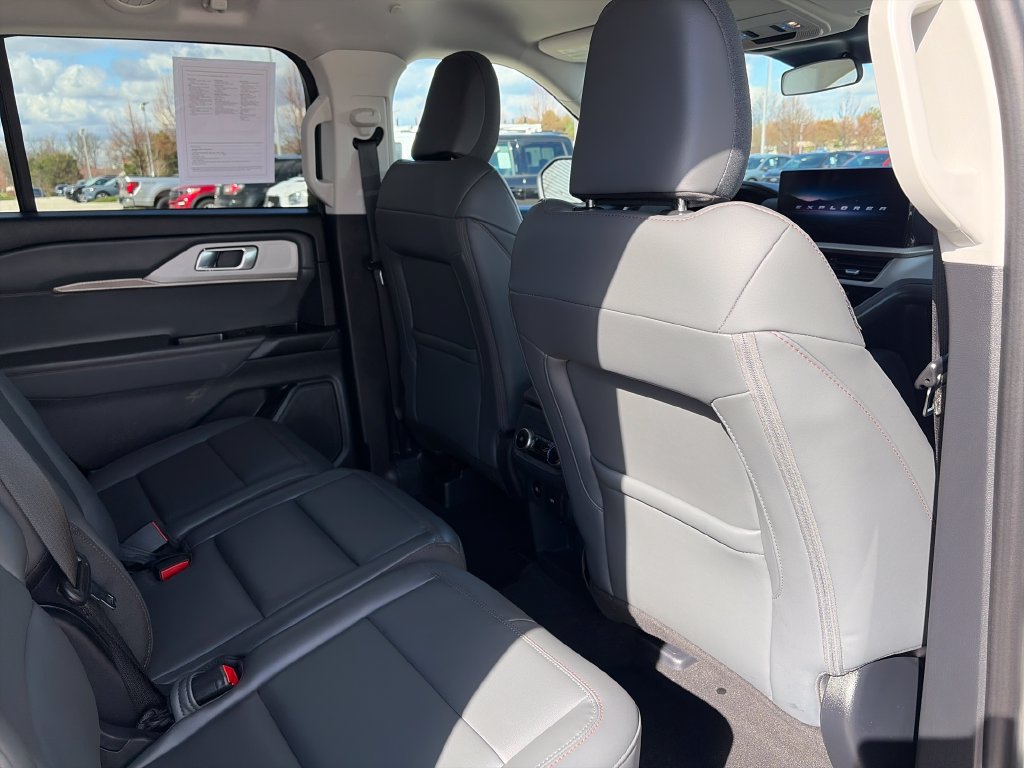 Used 2025 Ford Explorer Active w/ Active Comfort Package AWD/4WD image 32