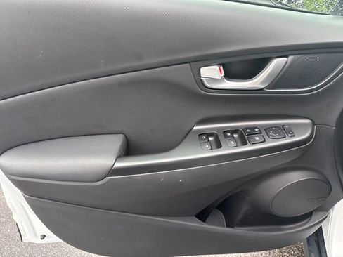 Used 2023 Hyundai Kona Limited AWD/4WD image 9
