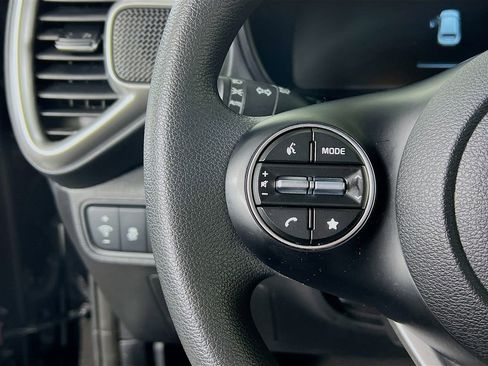 Used 2023 Kia Soul LX w/ LX Technology Package image 19