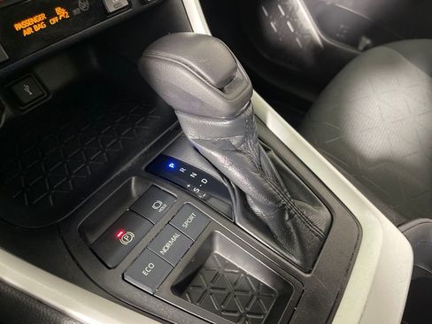 Used 2020 Toyota RAV4 XLE image 24