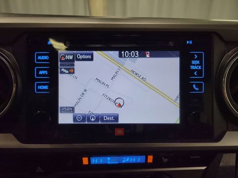 Used 2016 Toyota Tacoma Limited w/ Towing Package image 19