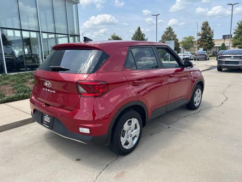 Used 2020 Hyundai Venue SE FWD image 5