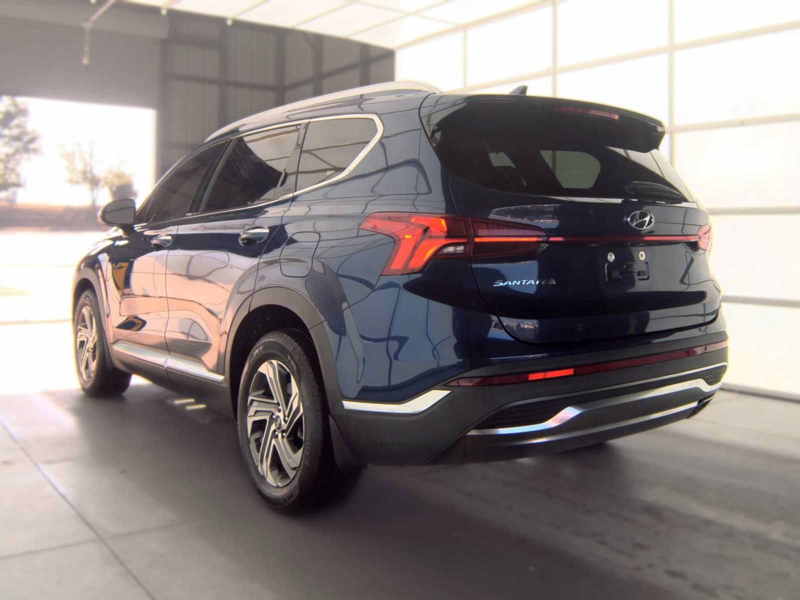 Used 2023 Hyundai Santa Fe SEL w/ Premium Package FWD image 4