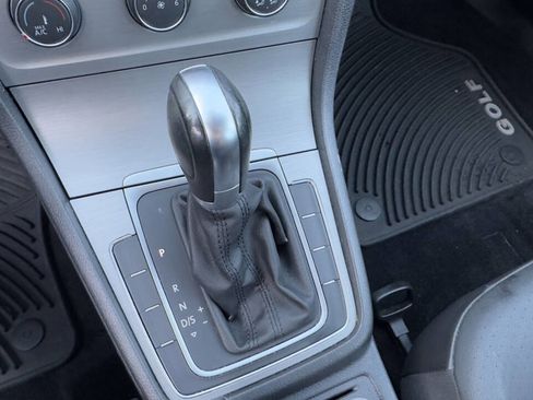 Used 2015 Volkswagen Golf S image 17