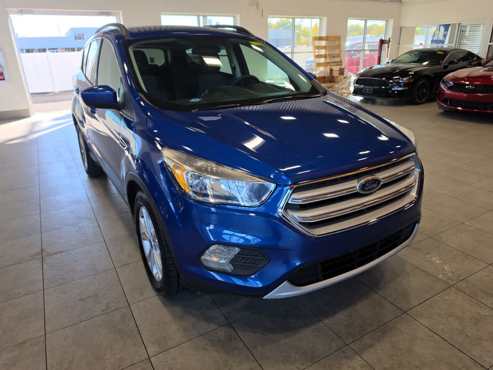 Used 2018 Ford Escape SE w/ SE Sync 3 Package FWD image 3