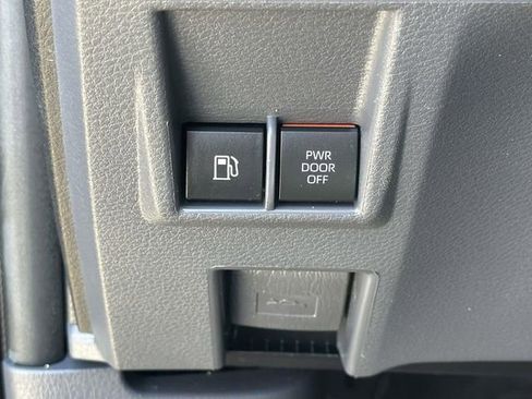 Used 2023 Toyota Sienna XSE AWD/4WD image 27