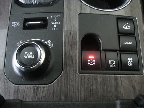 Used 2023 Toyota Highlander Limited image 19