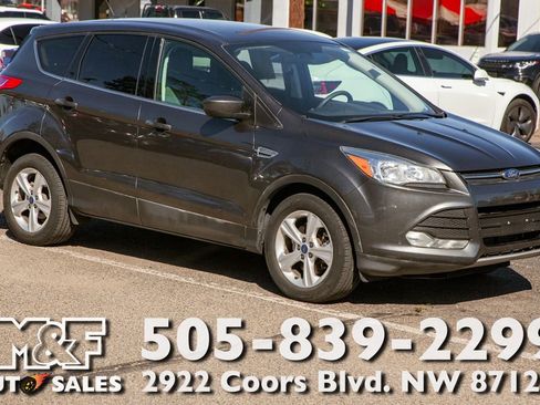 Used 2016 Ford Escape SE image 1