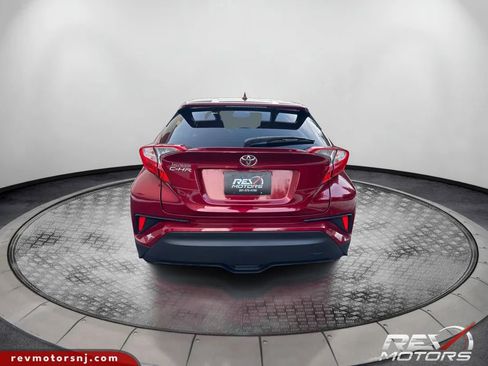 Used 2018 Toyota C-HR XLE image 4