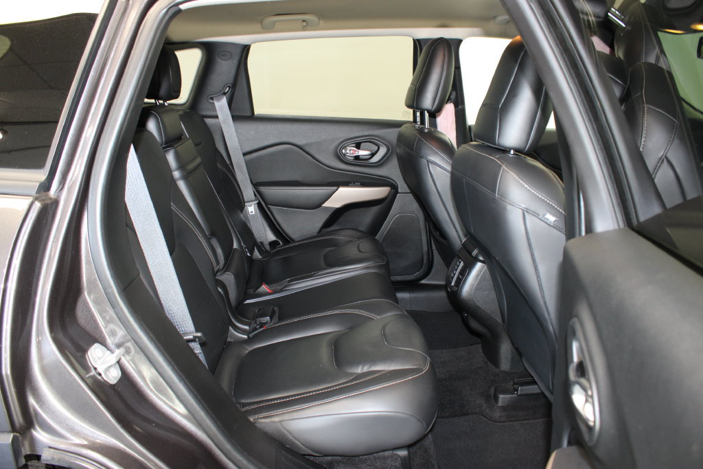 Used 2017 Jeep Cherokee Limited FWD image 7