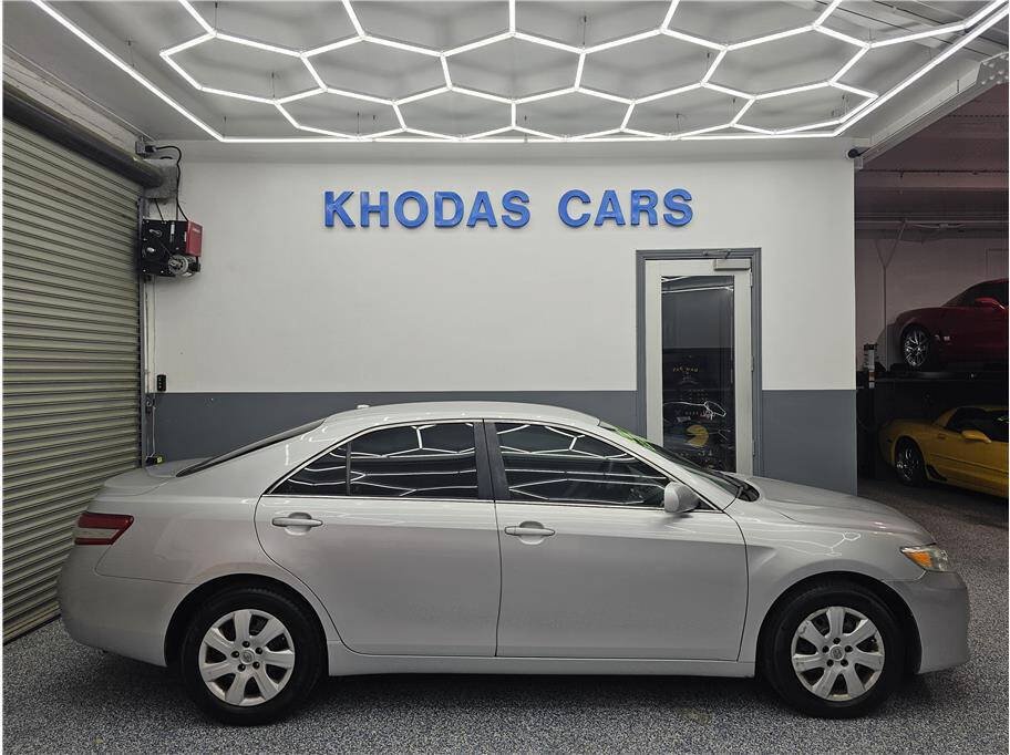 Used 2011 Toyota Camry LE FWD image 5