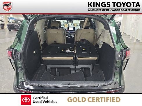 Certified 2024 Toyota Sienna Limited FWD image 11