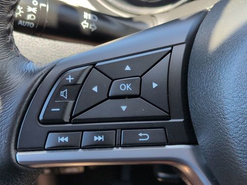 Used 2017 Nissan Rogue SV FWD image 25