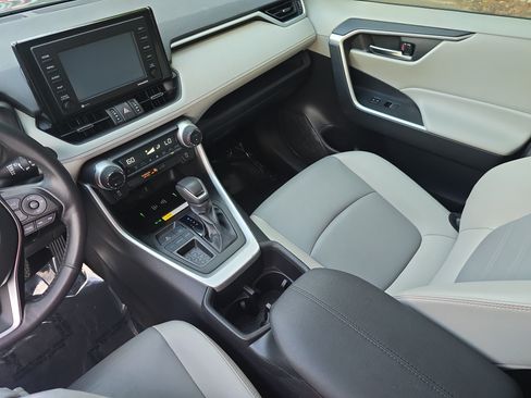Used 2022 Toyota RAV4 XLE Premium FWD image 24