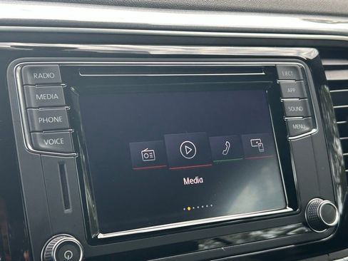 Used 2018 Volkswagen Beetle 2.0T S image 17