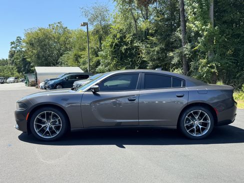 Used 2022 Dodge Charger SXT w/ Plus Group RWD image 8