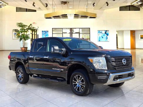 Used 2021 Nissan Titan SV w/ SV Convenience Package AWD/4WD image 3