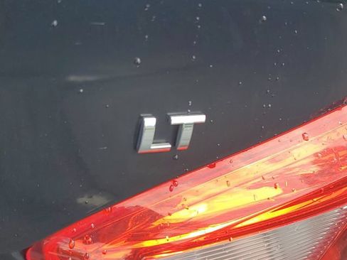 Certified 2017 Chevrolet Cruze LT w/ Convenience Package FWD image 10