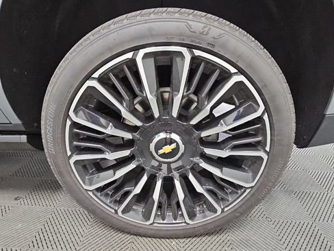 Used 2026 Chevrolet Tahoe High Country AWD/4WD image 46