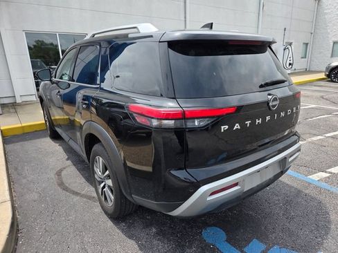 Used 2025 Nissan Pathfinder SL FWD image 7