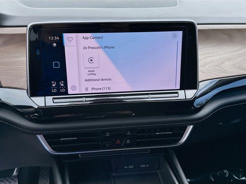 Used 2024 Volkswagen Atlas SE image 12