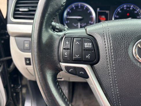Used 2017 Toyota Highlander XLE image 13