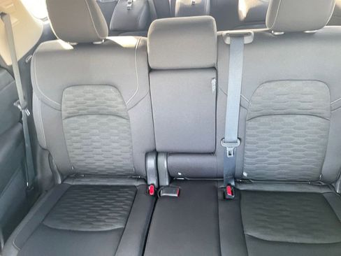 Used 2025 Nissan Pathfinder SV image 38