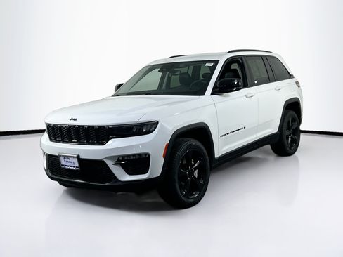 Used 2023 Jeep Grand Cherokee Limited w/ Black Appearance Package AWD/4WD image 1