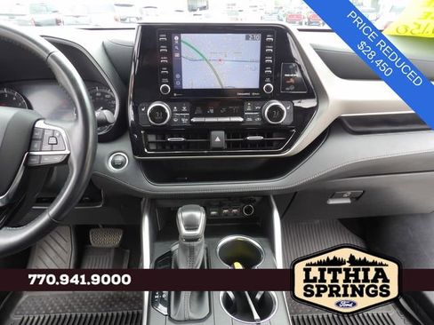 Used 2021 Toyota Highlander XLE AWD/4WD image 16