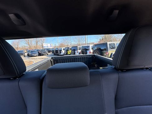 Used 2024 Toyota Tacoma TRD Off-Road image 32