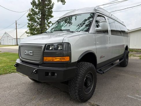 Used 2018 GMC Savana 3500 Extended RWD image 21